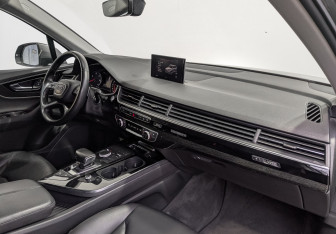 Подержанный автомобиль Audi Q7 2016 года (12 фото)