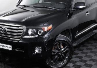 Подержанный автомобиль Toyota Land Cruiser Suv 2012 года (26 фото)