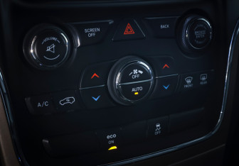 Подержанный автомобиль Jeep Grand Cherokee 2013 года (16 фото)