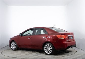 Подержанный автомобиль Kia Cerato Sedan 2011 года (7 фото)