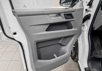 Подержанный автомобиль Volkswagen Caravelle 2021 года (21 фото)