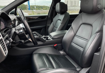 Подержанный автомобиль Porsche Cayenne 2021 года (15 фото)