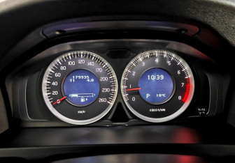 Подержанный автомобиль Volvo S60 2011 года (13 фото)