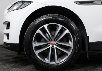 Подержанный автомобиль Jaguar F-Pace 2017 года (27 фото)