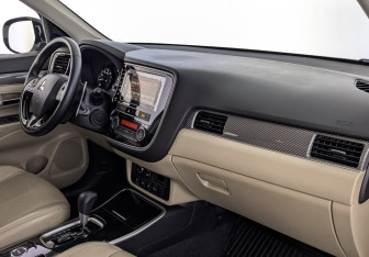 Подержанный автомобиль Mitsubishi Outlander 2019 года (13 фото)
