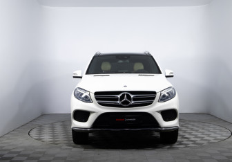 Подержанный автомобиль Mercedes-Benz GLE 2015 года (2 фото)