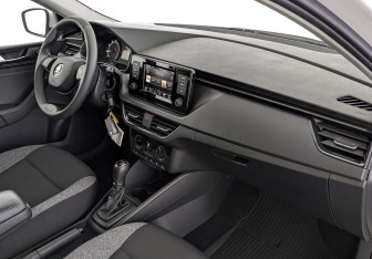 Подержанный автомобиль Skoda Rapid Liftback 2021 года (13 фото)