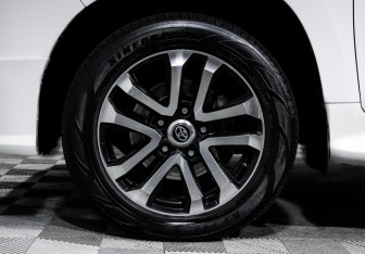 Подержанный автомобиль Toyota Land Cruiser Suv 2015 года (15 фото)