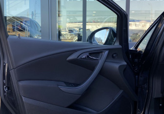 Подержанный автомобиль Opel Astra Hatchback 2014 года (15 фото)