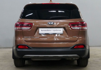 Подержанный автомобиль Kia Sorento 2015 года (7 фото)