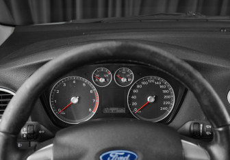 Подержанный автомобиль Ford Focus Wagon 2006 года (10 фото)
