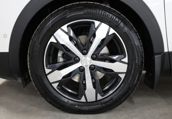 Подержанный автомобиль Peugeot 3008 2021 года (23 фото)