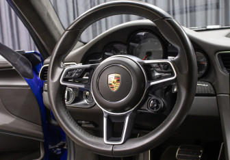 Подержанный автомобиль Porsche 911 Coupe 2018 года (18 фото)