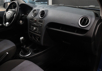 Подержанный автомобиль Ford Fusion 2008 года (9 фото)