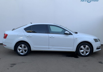 Подержанный автомобиль Skoda Octavia Liftback 2019 года (4 фото)