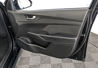 Подержанный автомобиль Hyundai Solaris Sedan 2021 года (25 фото)