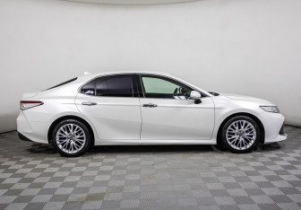 Подержанный автомобиль Toyota Camry Sedan 2018 года (4 фото)