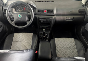 Подержанный автомобиль Skoda Octavia Liftback 2008 года (9 фото)