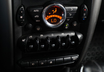 Подержанный автомобиль MINI Countryman 2011 года (15 фото)
