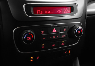 Подержанный автомобиль Kia Sorento 2014 года (11 фото)