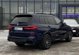 Подержанный автомобиль BMW X7 2022 года (5 фото)