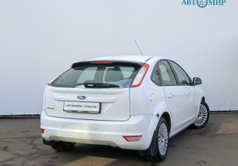 Подержанный автомобиль Ford Focus Hatchback 2009 года (6 фото)