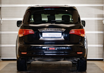 Подержанный автомобиль Infiniti QX56 2012 года (5 фото)