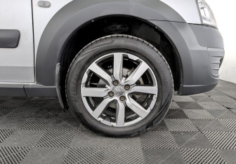 Подержанный автомобиль LADA (ВАЗ) Largus Wagon 2020 года (18 фото)