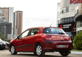 Подержанный автомобиль Peugeot 308 Hatchback 2010 года (5 фото)