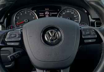 Подержанный автомобиль Volkswagen Touareg 2017 года (19 фото)