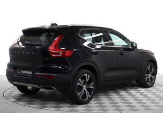 Подержанный автомобиль Volvo XC40 2019 года (5 фото)
