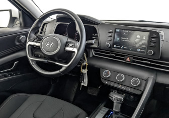 Подержанный автомобиль Hyundai Elantra Sedan 2022 года (27 фото)