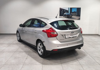 Подержанный автомобиль Ford Focus Hatchback 2012 года (7 фото)