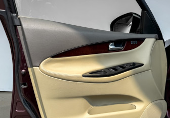 Подержанный автомобиль Infiniti QX50 2014 года (19 фото)