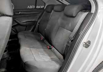 Подержанный автомобиль Skoda Rapid Liftback 2019 года (12 фото)