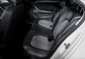 Подержанный автомобиль Volkswagen Santana 2022 года (10 фото)