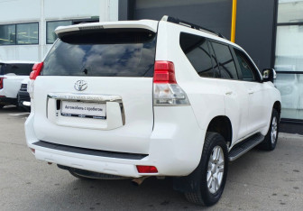 Подержанный автомобиль Toyota Land Cruiser Prado 2012 года (5 фото)