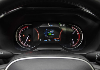 Подержанный автомобиль Toyota RAV4 2022 года (13 фото)