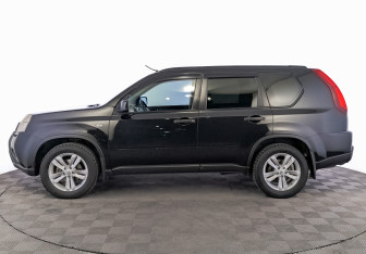 Подержанный автомобиль Nissan X-Trail 2013 года (8 фото)