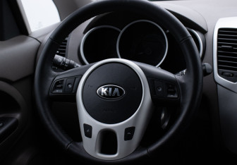 Подержанный автомобиль Kia Venga 2013 года (15 фото)