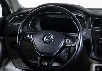 Подержанный автомобиль Volkswagen Tiguan 2017 года (13 фото)