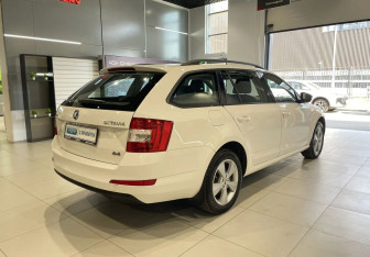 Подержанный автомобиль Skoda Octavia Wagon 2014 года (4 фото)