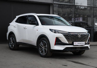 Подержанный автомобиль Changan UNI-S 2024 года (3 фото)