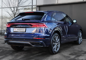 Подержанный автомобиль Audi Q8 2021 года (4 фото)