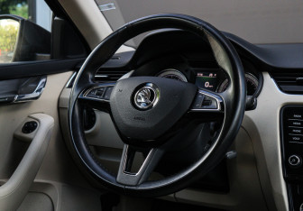 Подержанный автомобиль Skoda Octavia Wagon 2017 года (11 фото)