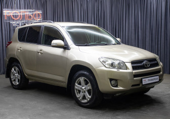Подержанный автомобиль Toyota RAV4 2009 года (3 фото)