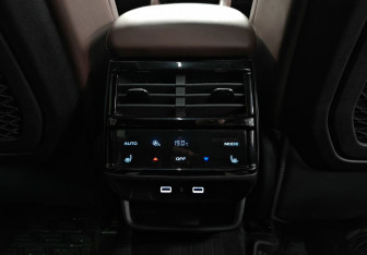 Подержанный автомобиль Geely Monjaro 2023 года (17 фото)