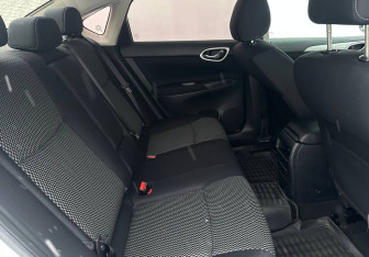 Подержанный автомобиль Nissan Sentra Sedan 2015 года (14 фото)