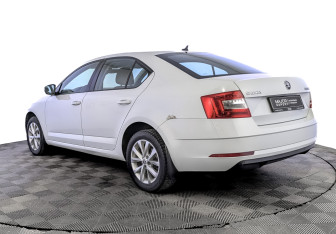 Подержанный автомобиль Skoda Octavia Liftback 2019 года (7 фото)