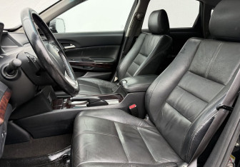 Подержанный автомобиль Honda Crosstour 2012 года (10 фото)